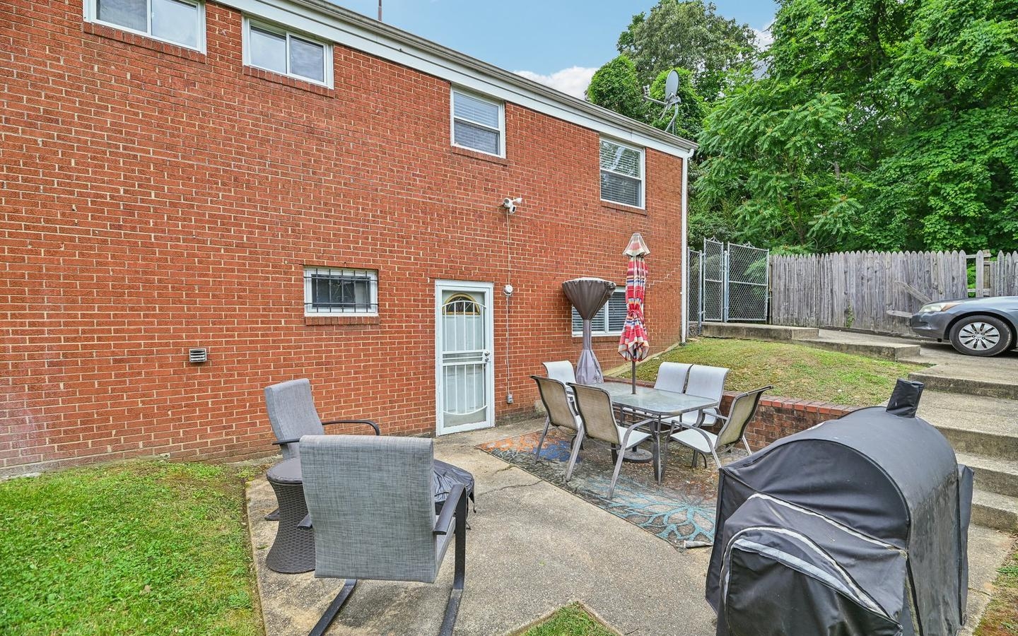 5800 Delta Ln, Suitland, MD