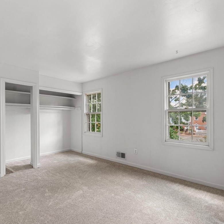 9613 Aspen Pl, Manassas, VA