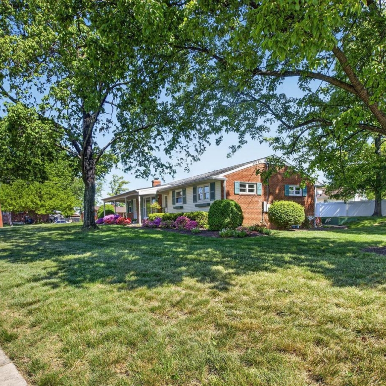 6824 Constance Dr, Springfield, VA